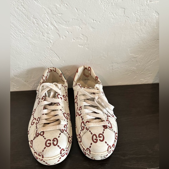 Authentic men’s Gucci shoes - Picture 1 of 4